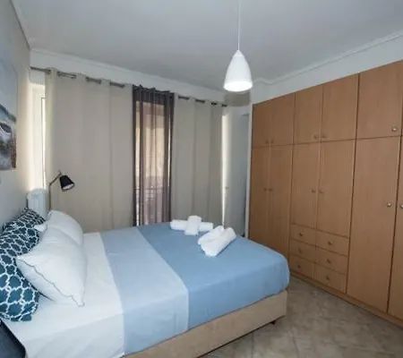 A Beautifull 2nd Floor Close To The Port Appartamento Kalamata