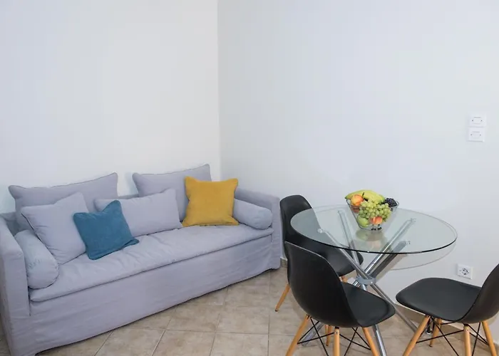 A Beautifull 2nd Floor Close To The Port