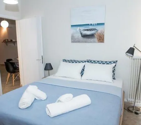 A Beautifull 2nd Floor Close To The Port קלמאטה