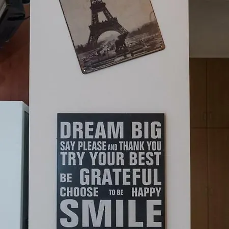 A Beautifull 2nd Floor Close To The Port Daire Kalamata